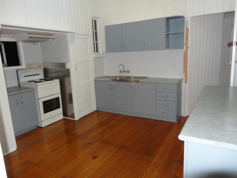 42 Brown Street, Berserker QLD 4701